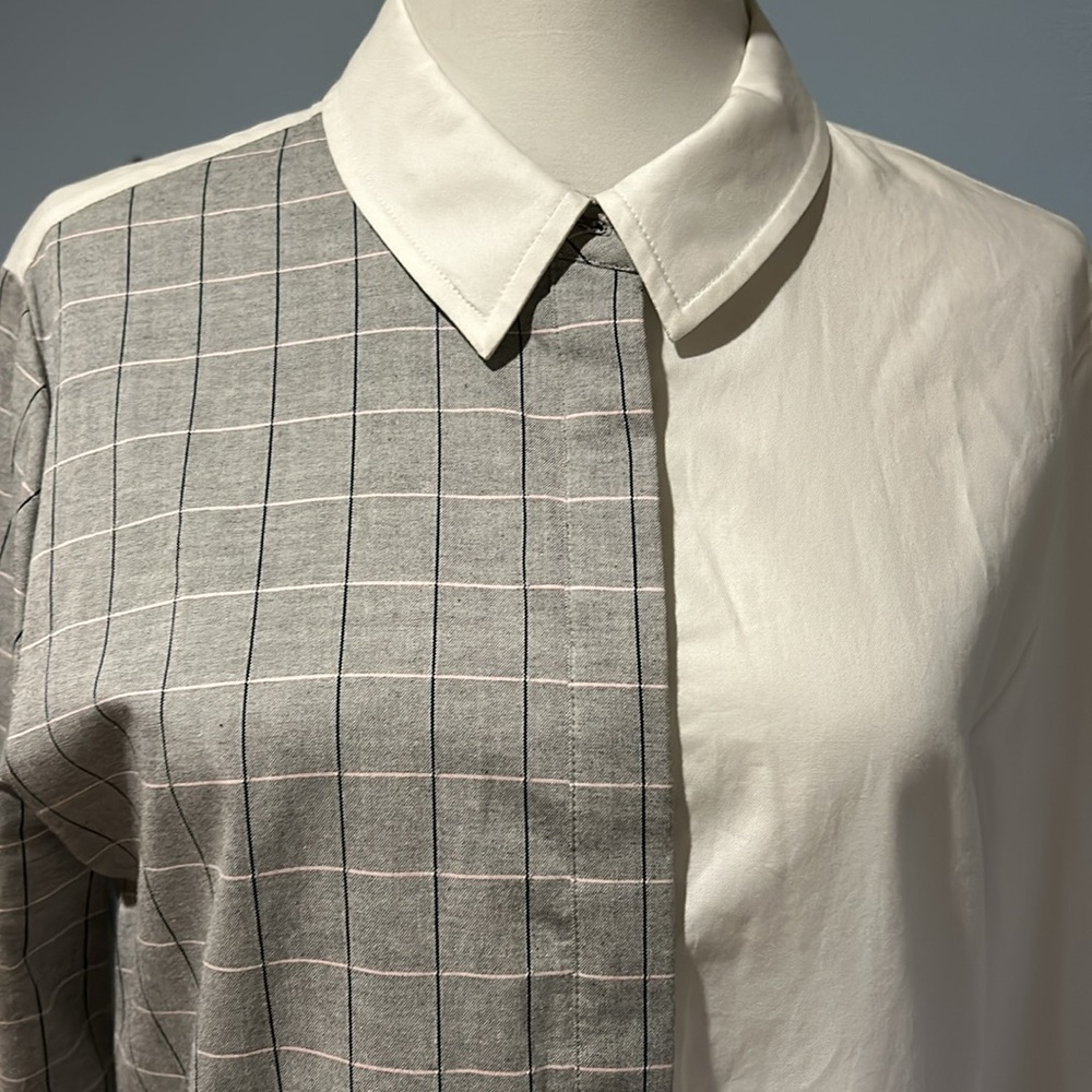 Scripted Asymmetrical 3/4 Button Down Pull Over B… - image 7